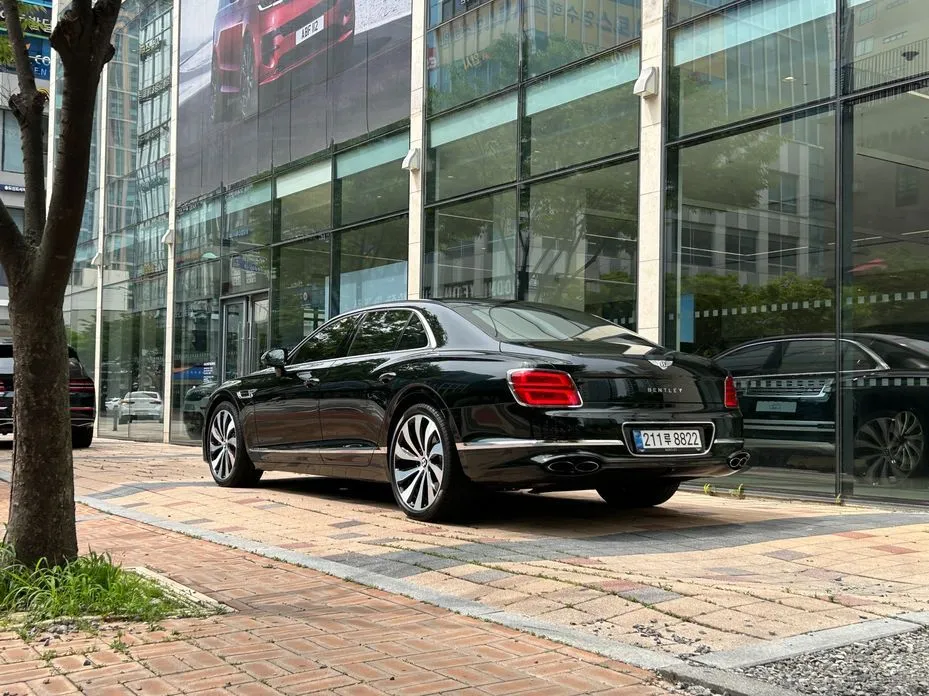 Bentley Flying Spur 2021 из KR, фото 6