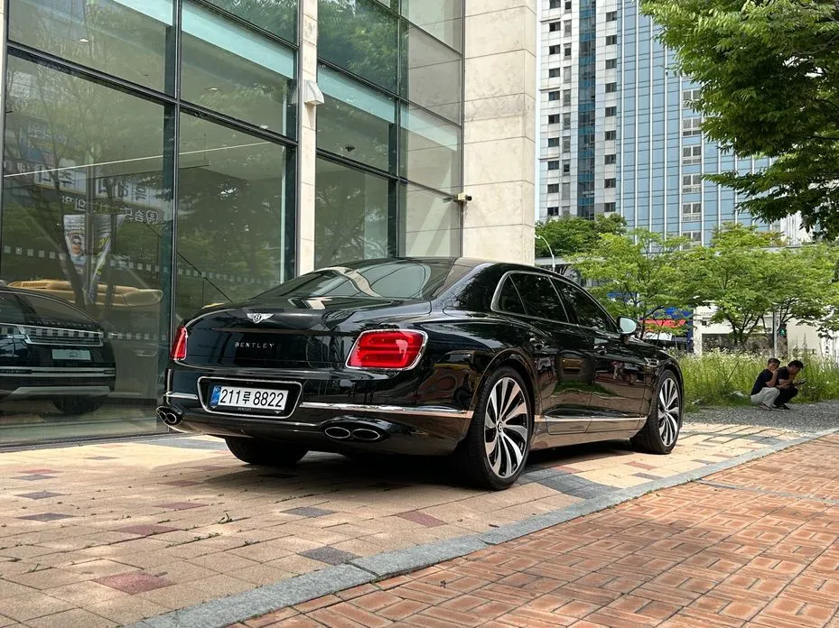 Bentley Flying Spur 2021 из KR, фото 4
