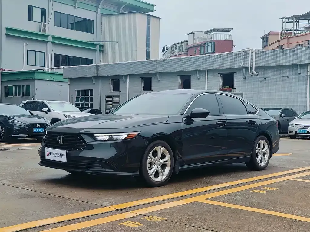 Honda Accord — фото 1