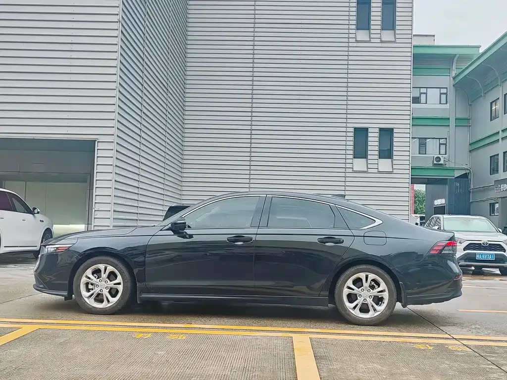 Honda Accord — фото 8