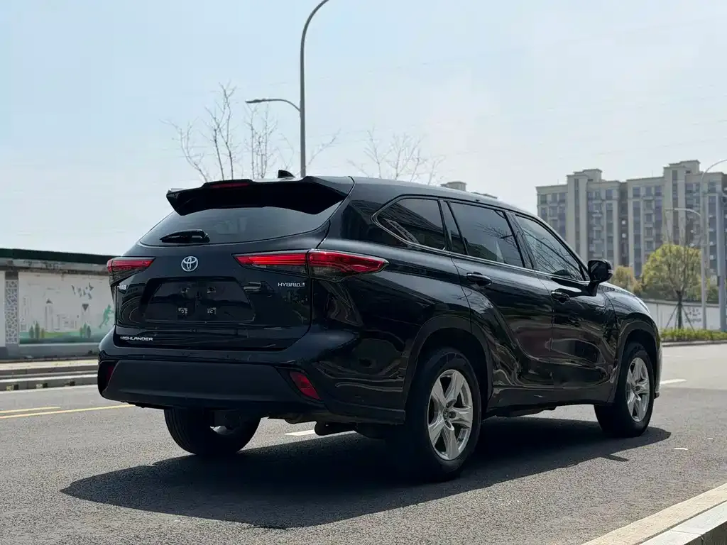 Toyota Highlander — фото 10