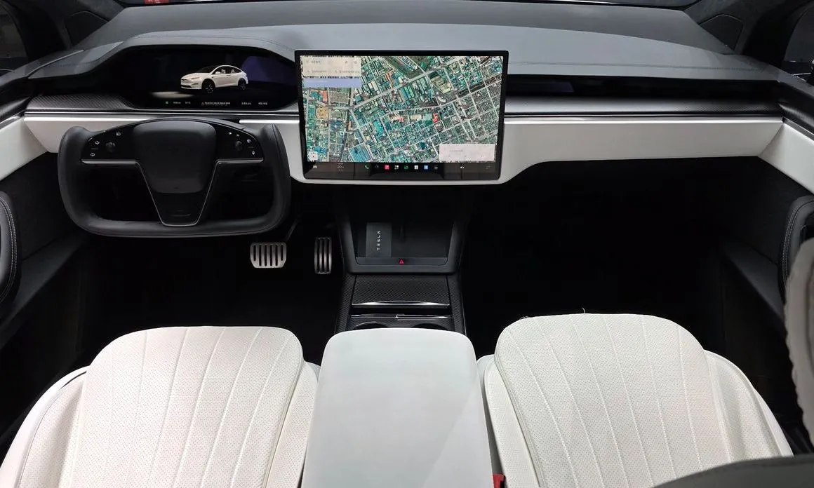 Tesla Model X — фото 8