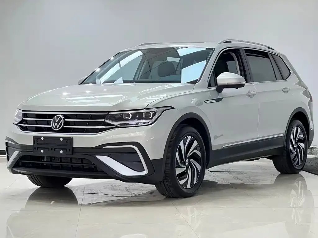 Volkswagen Tiguan L — фото 1