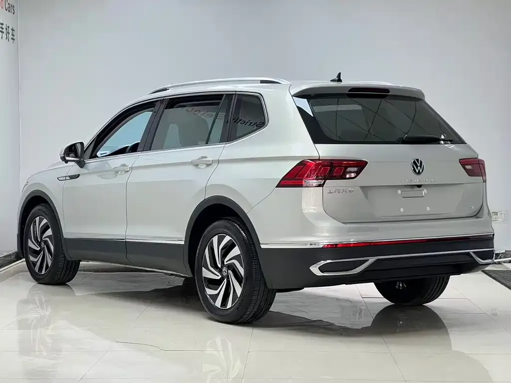 Volkswagen Tiguan L — фото 3