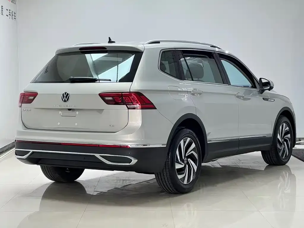 Volkswagen Tiguan L — фото 5
