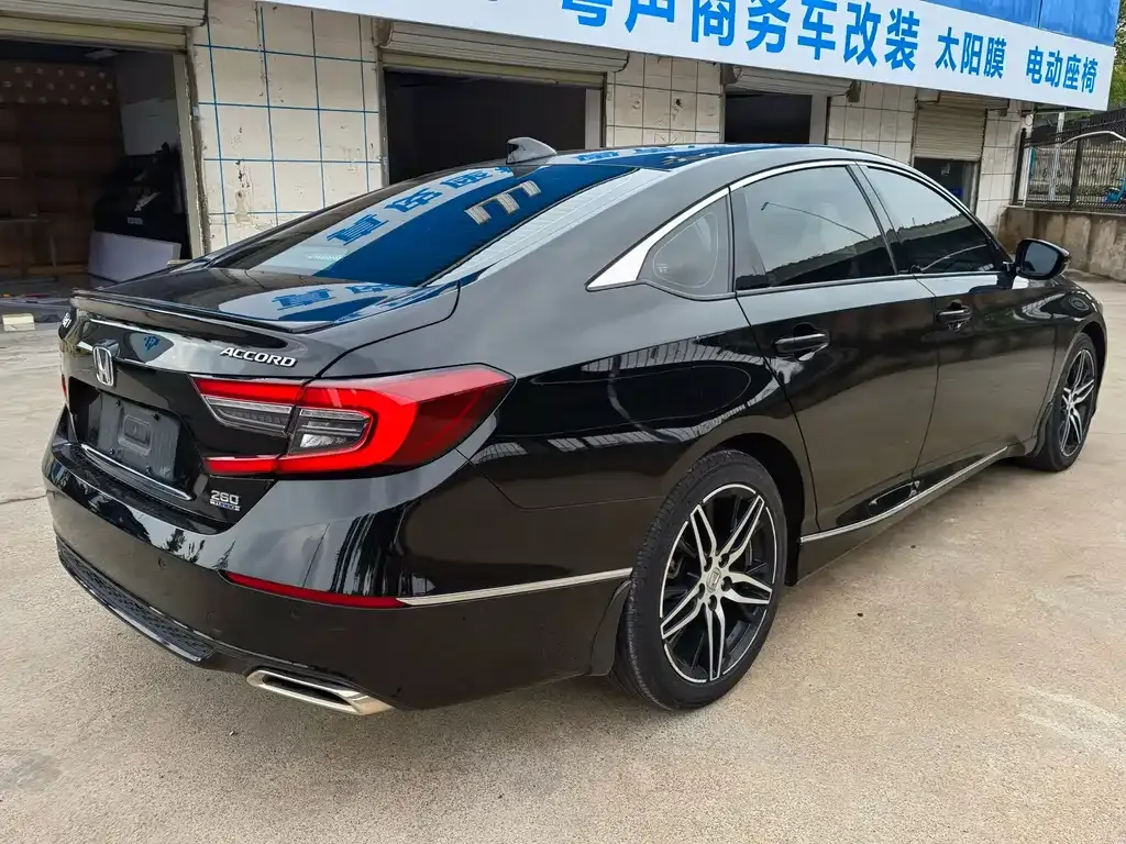Honda Accord — фото 10