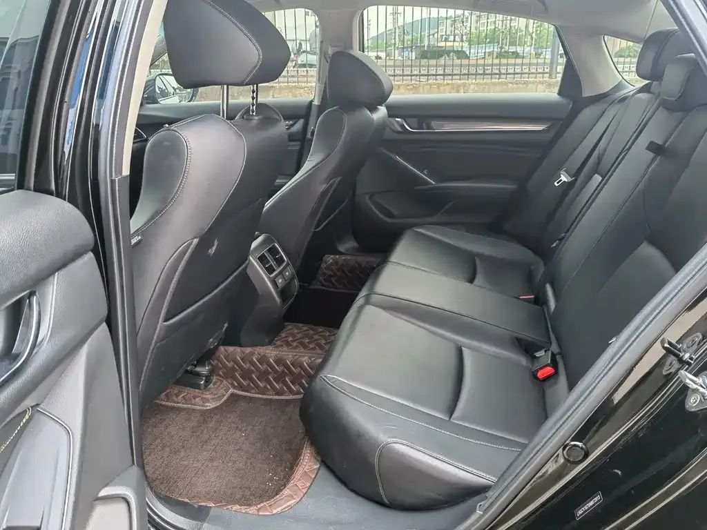 Honda Accord — фото 6