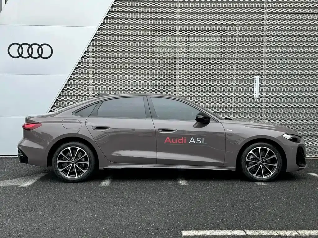 Audi A5L — фото 9