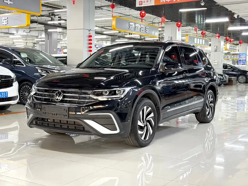 Volkswagen Tiguan L — фото 1