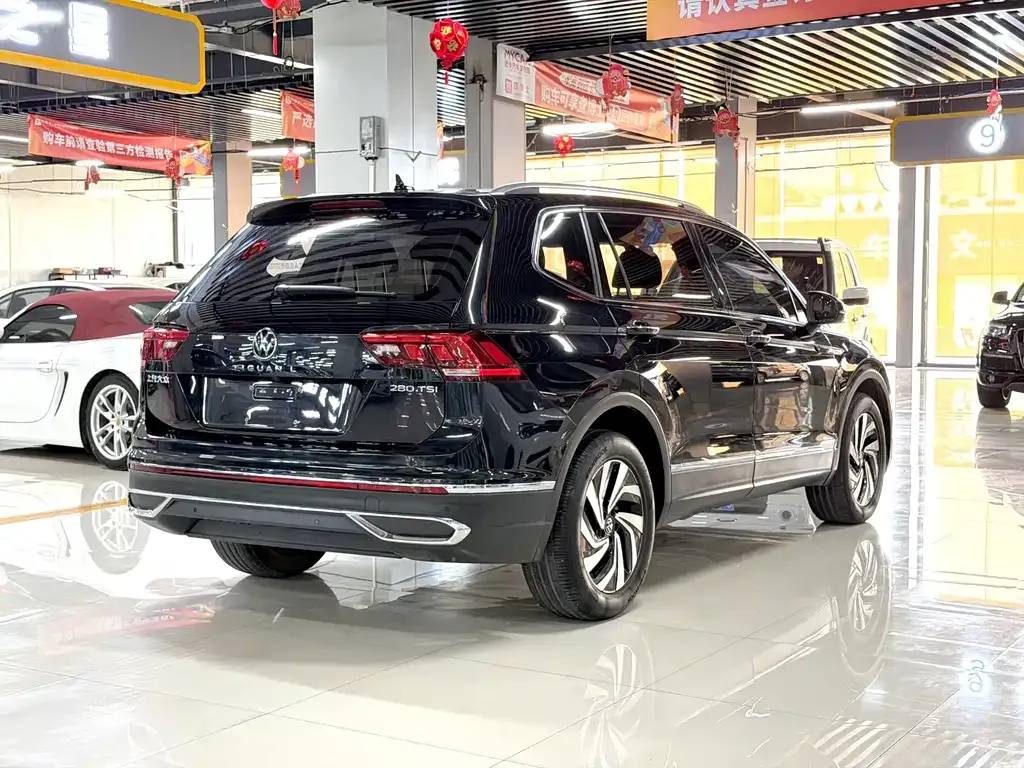 Volkswagen Tiguan L — фото 6