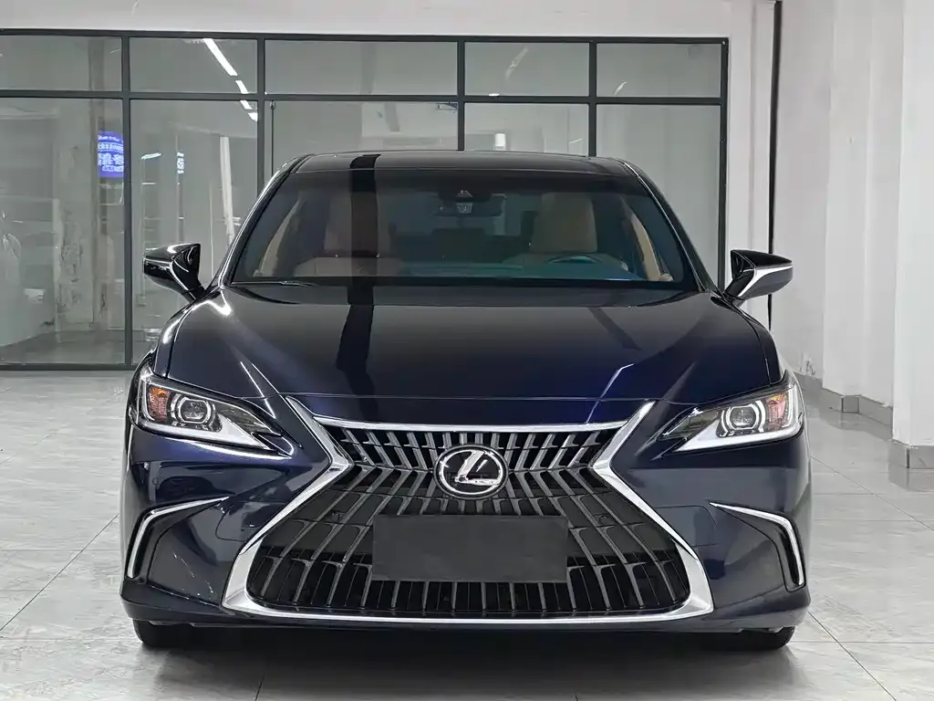 Lexus ES — фото 1