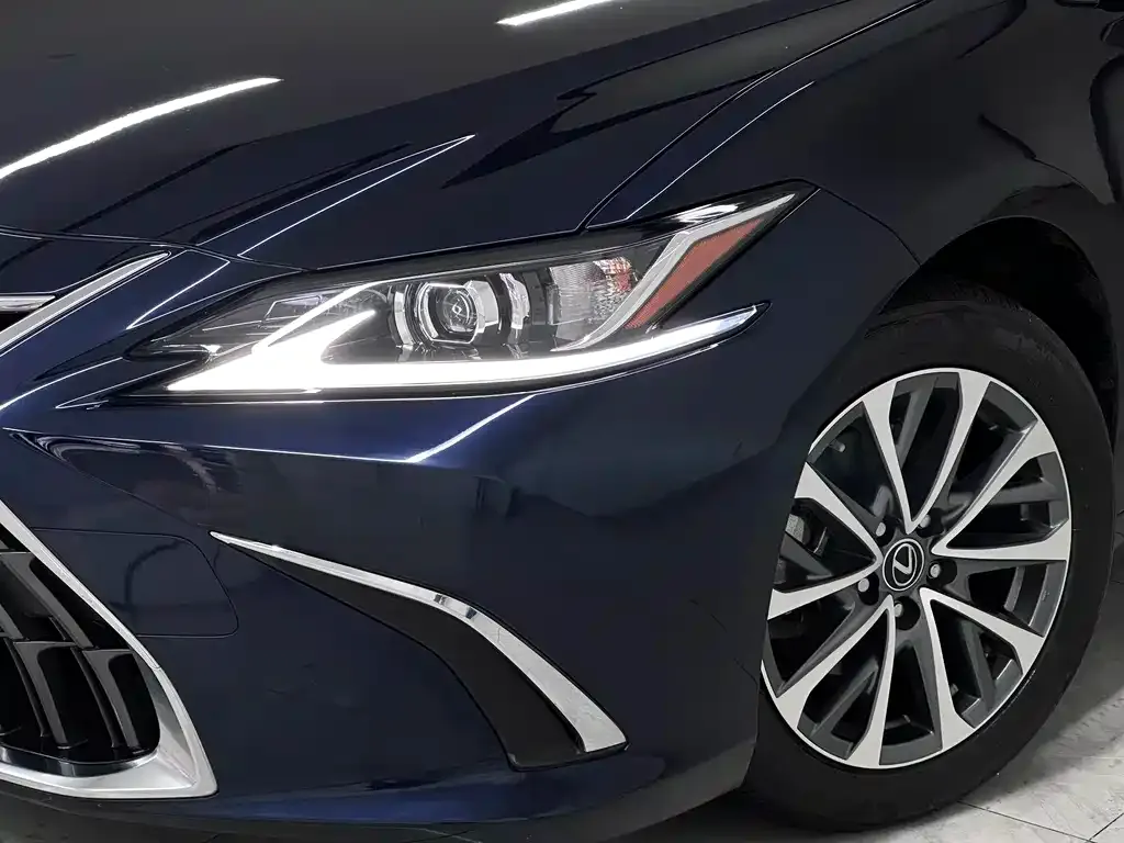 Lexus ES — фото 10