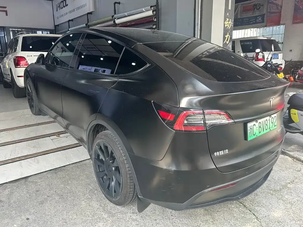 Tesla Model Y — фото 8
