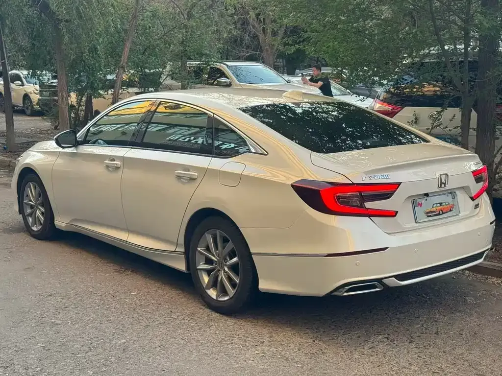 Honda Accord — фото 7