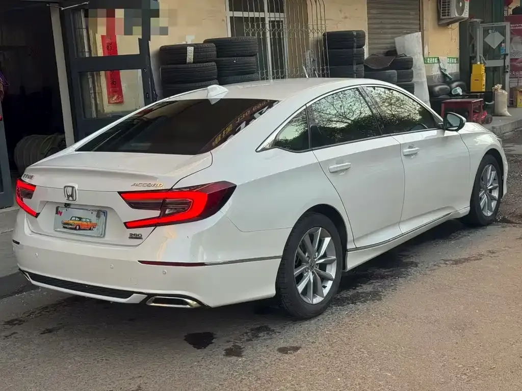 Honda Accord — фото 9