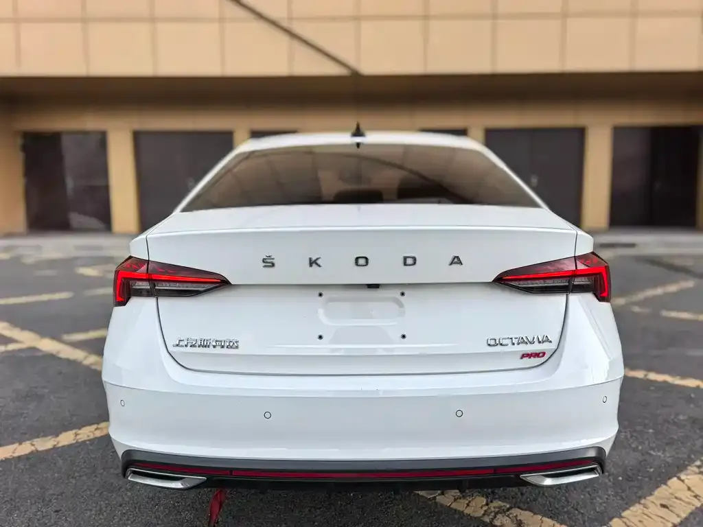 Skoda Octavia — фото 7
