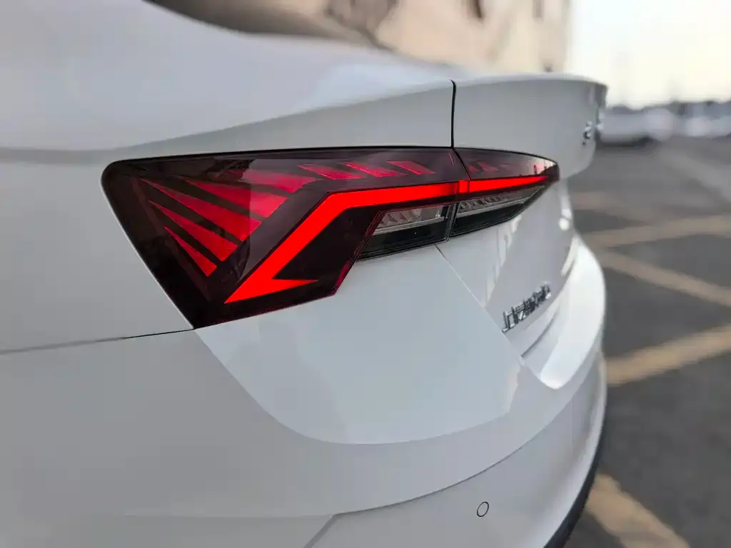 Skoda Octavia — фото 2