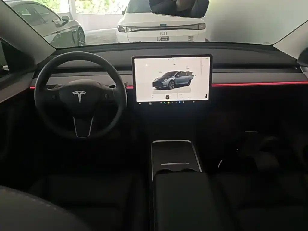 Tesla Model Y — фото 5