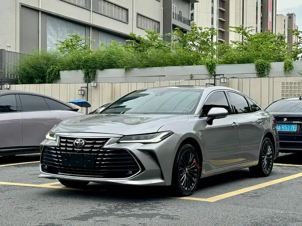 Toyota Avalon — фото 1