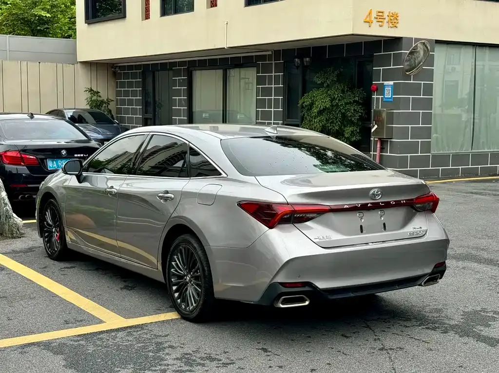 Toyota Avalon — фото 10