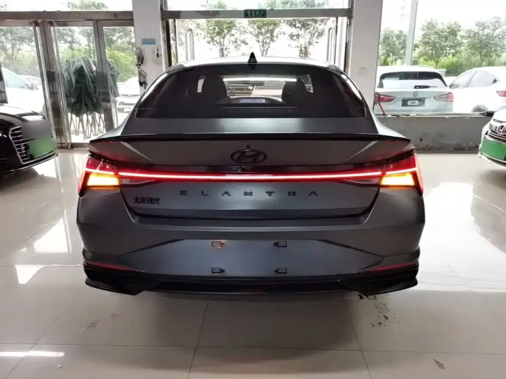 Hyundai Elantra — фото 8