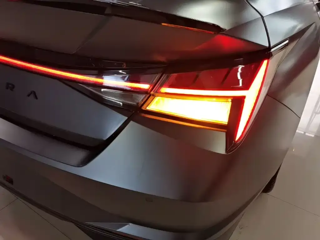 Hyundai Elantra — фото 4