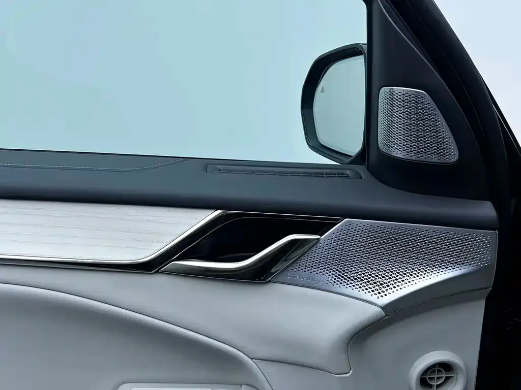 Volvo EM90 — фото 10