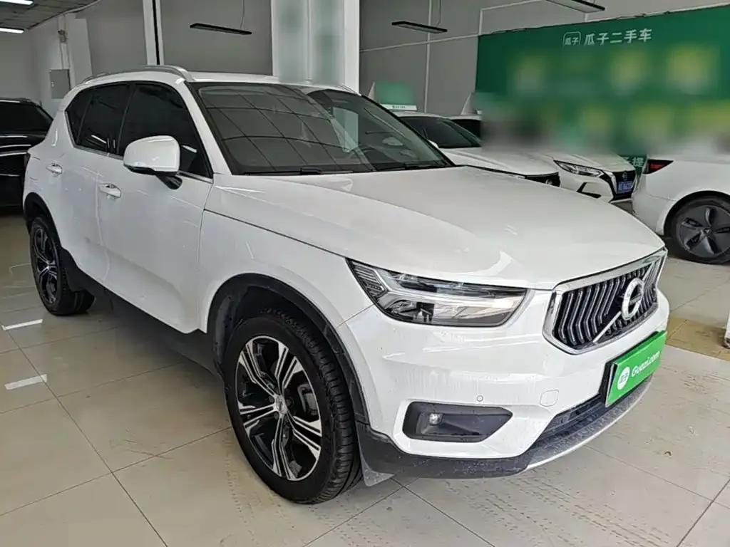 Volvo XC40 — фото 3