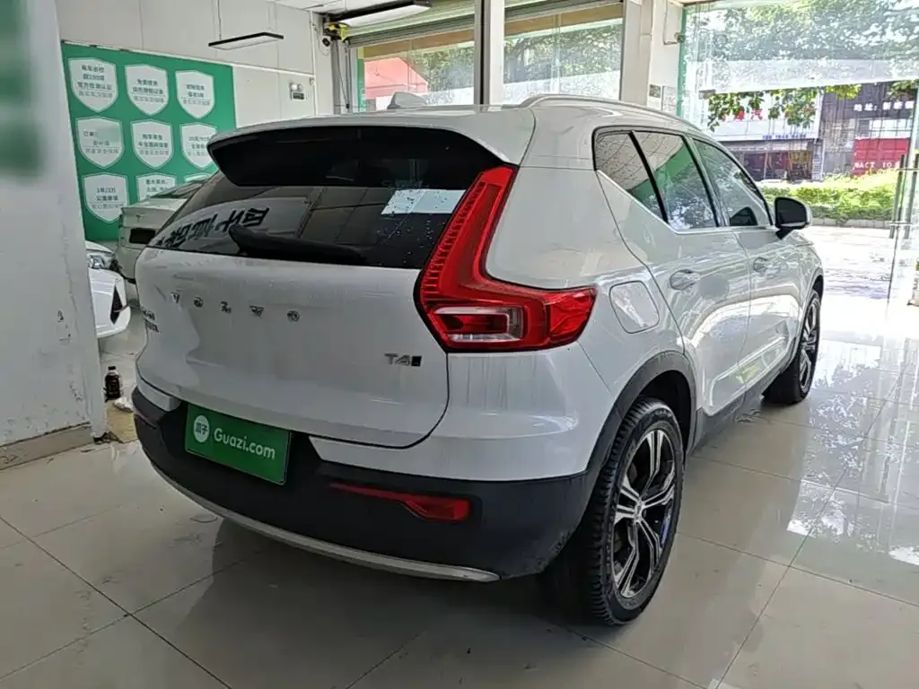Volvo XC40 — фото 2