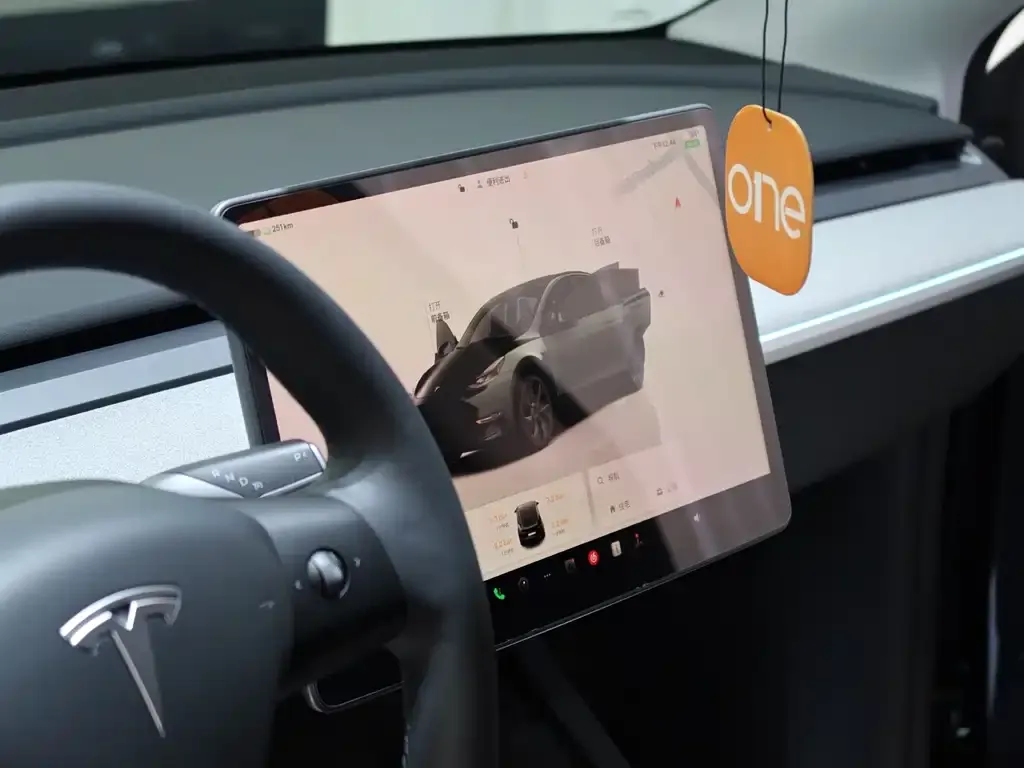 Tesla Model Y — фото 6