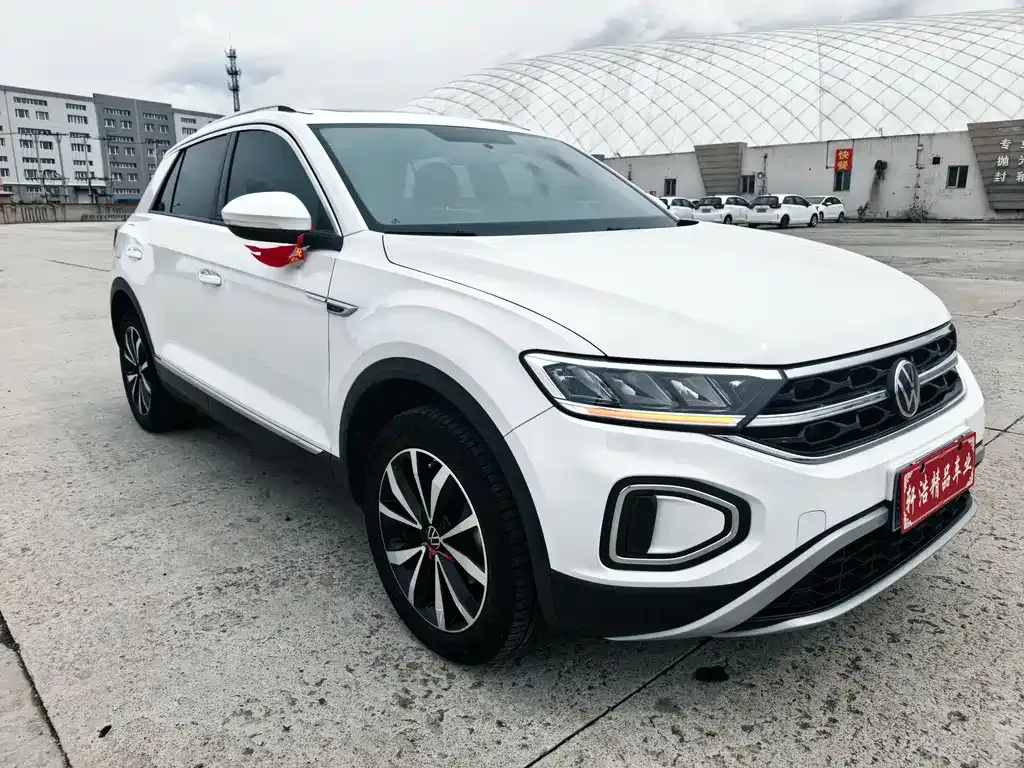 Volkswagen T-Roc — фото 1