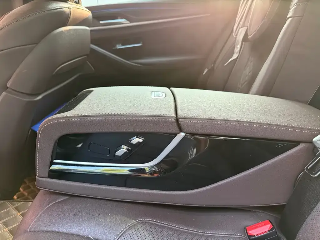 BMW 5 Series New Energy — фото 3