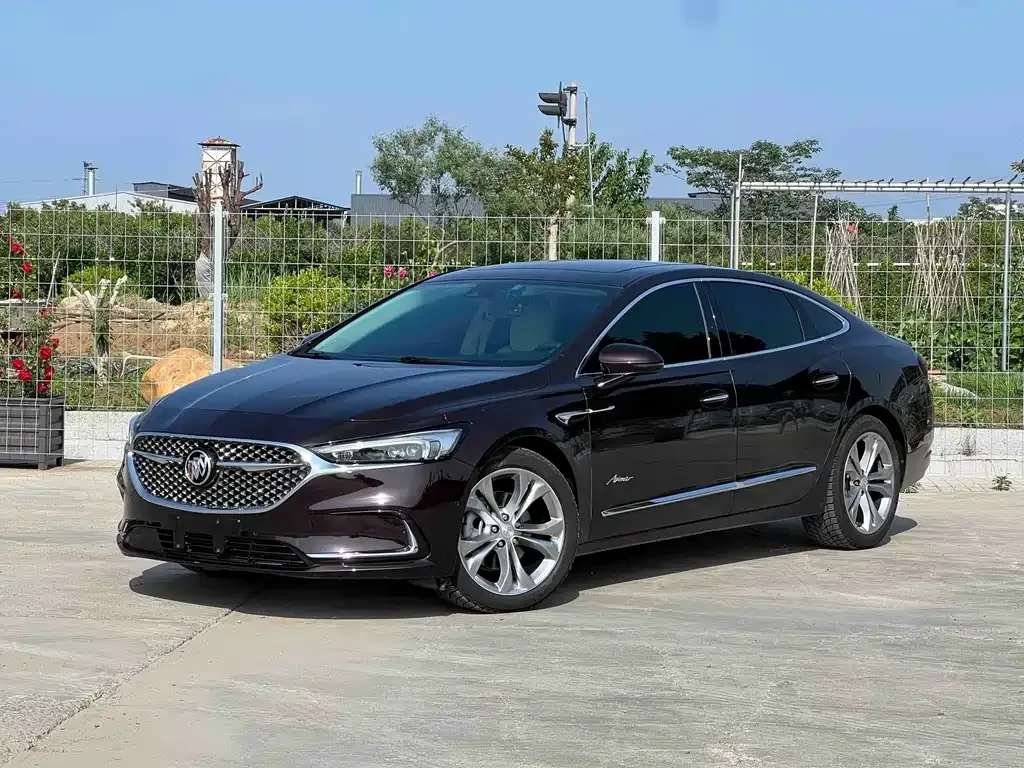 Buick LaCrosse — фото 1