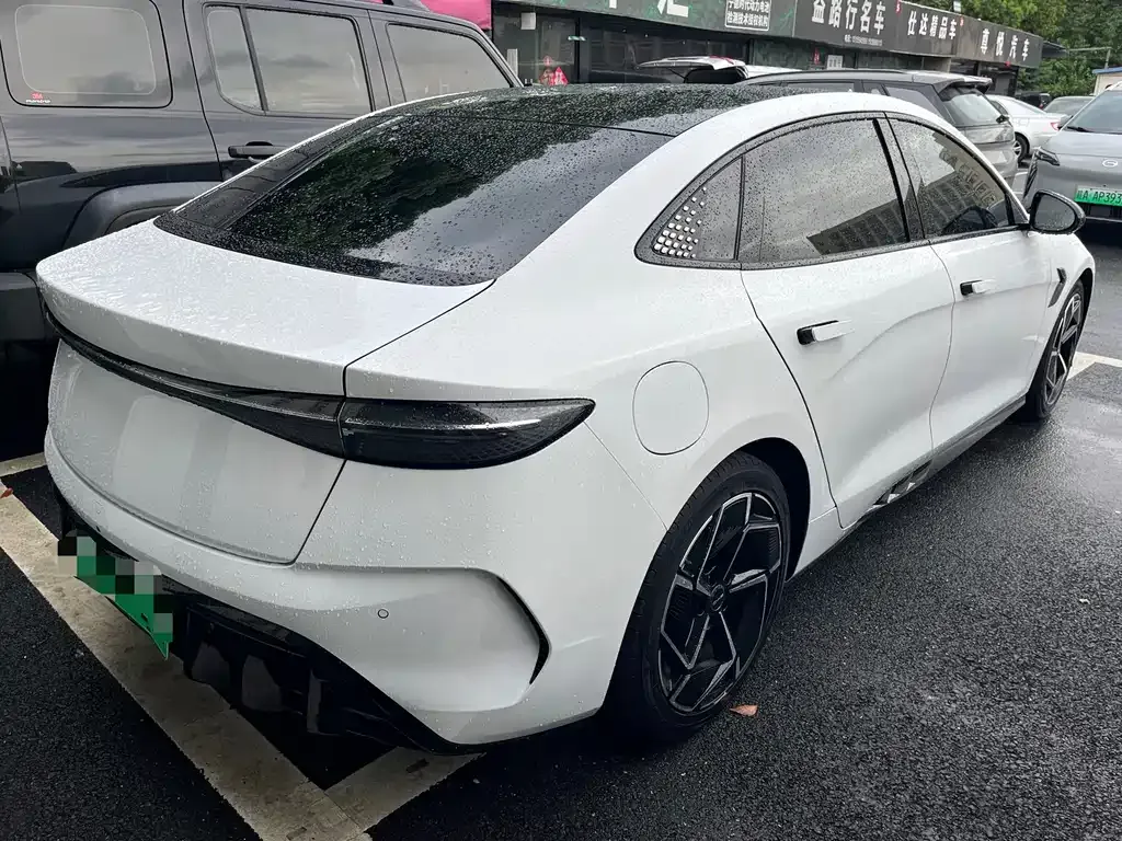 BYD Seal — фото 10
