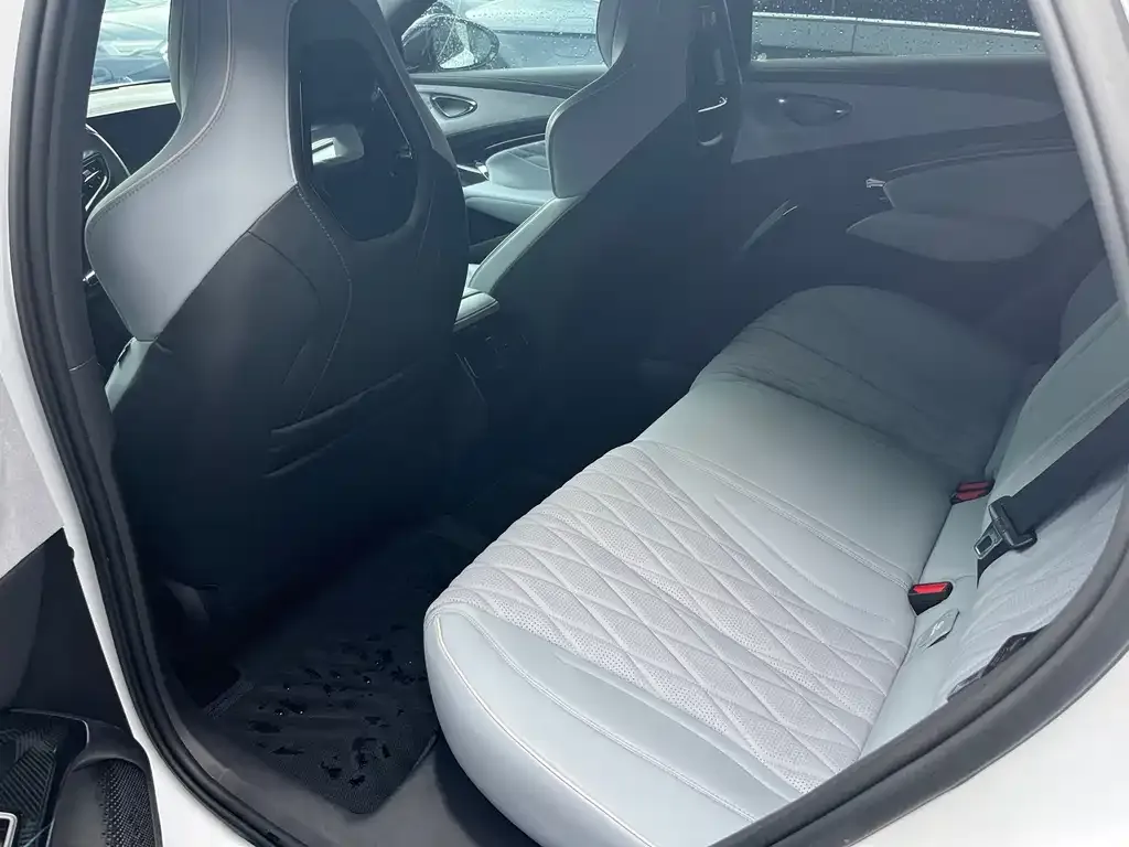BYD Seal — фото 2