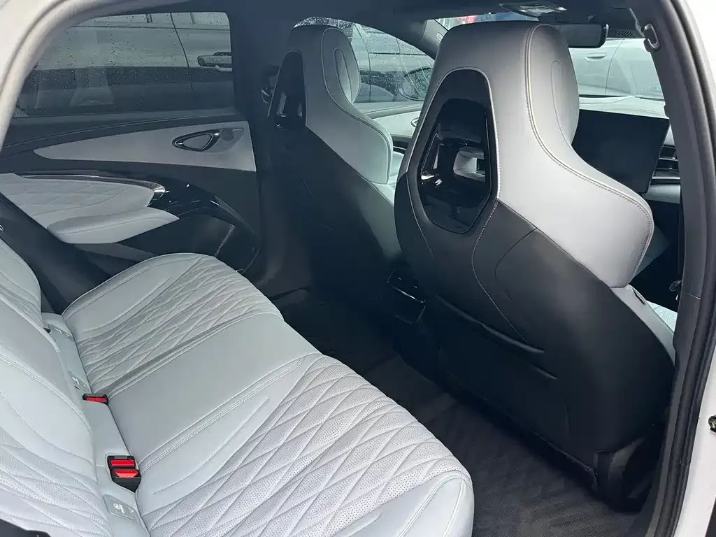 BYD Seal — фото 3