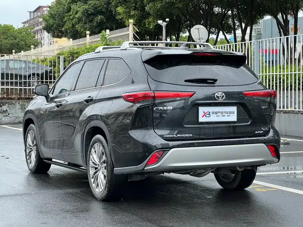 Toyota Highlander — фото 10