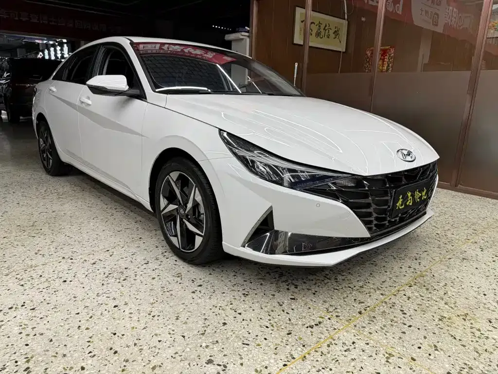 Hyundai Elantra — фото 10