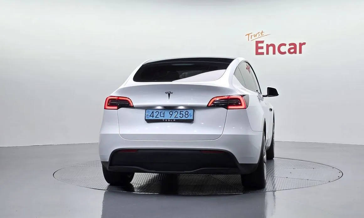 Tesla Model Y — фото 6