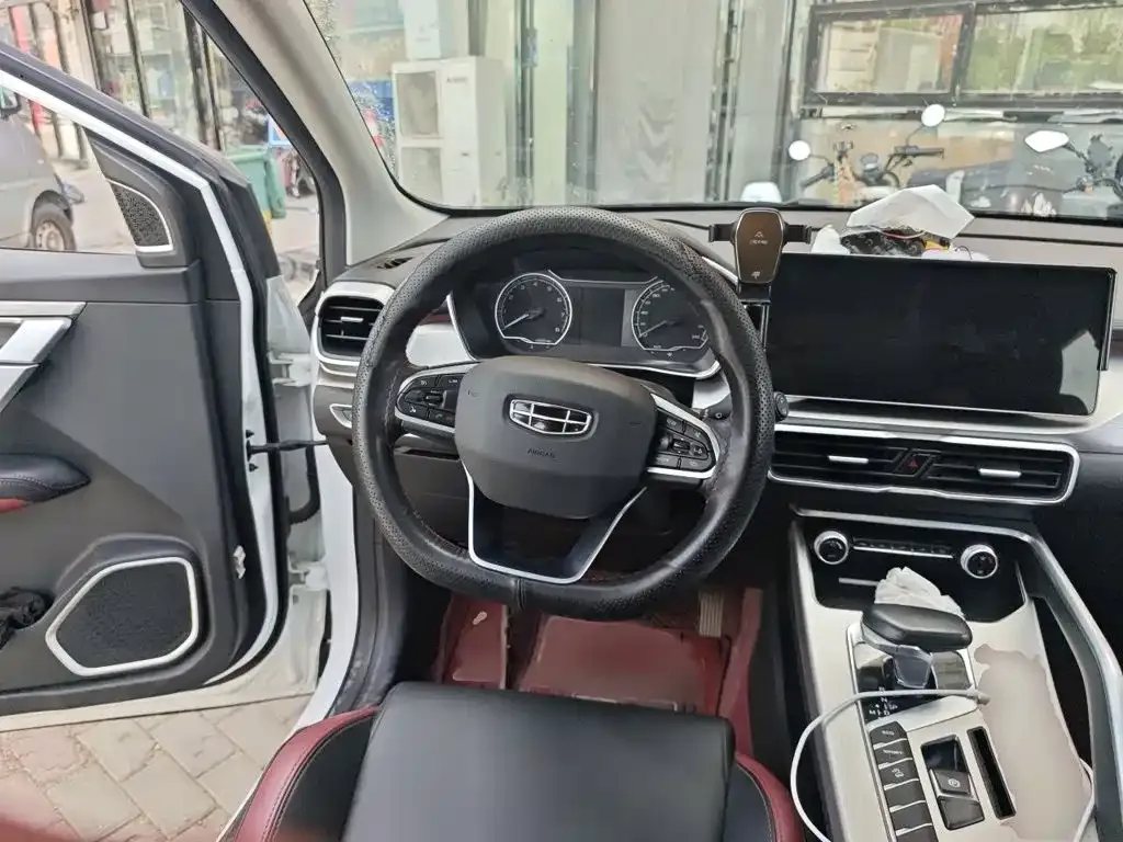 Geely Binyue — фото 10