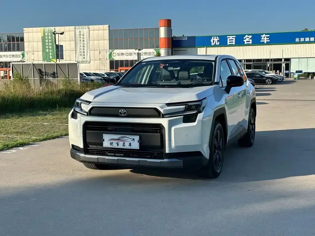 Toyota RAV4 — фото 1