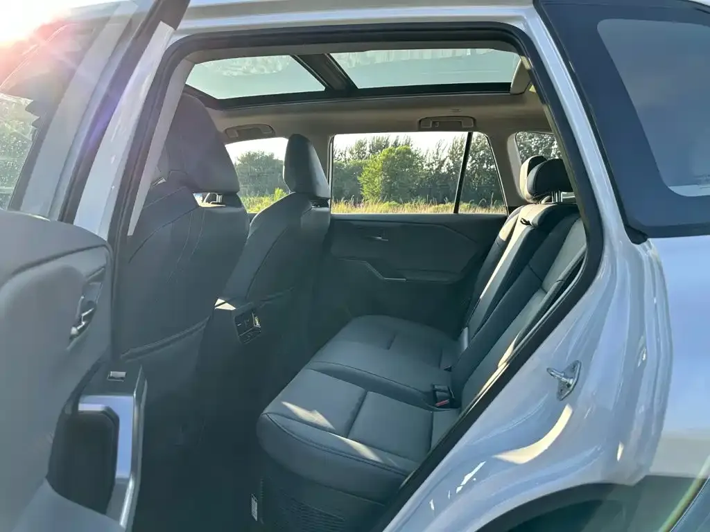 Toyota RAV4 — фото 2