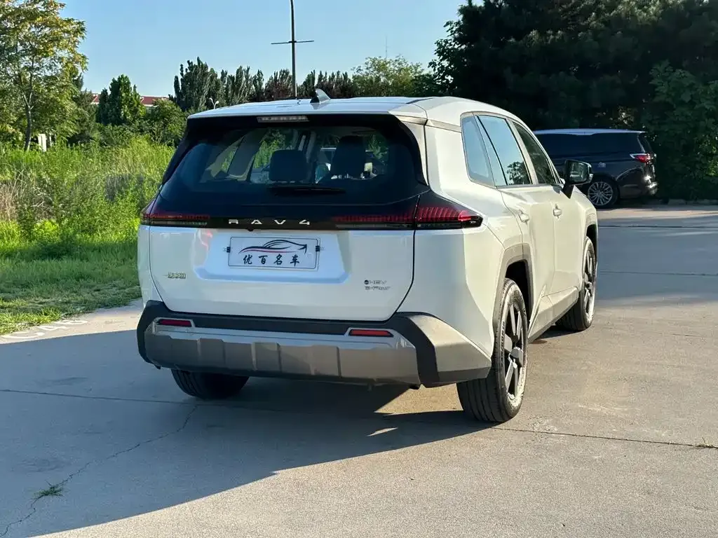 Toyota RAV4 — фото 4