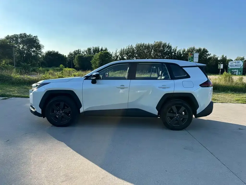 Toyota RAV4 — фото 3