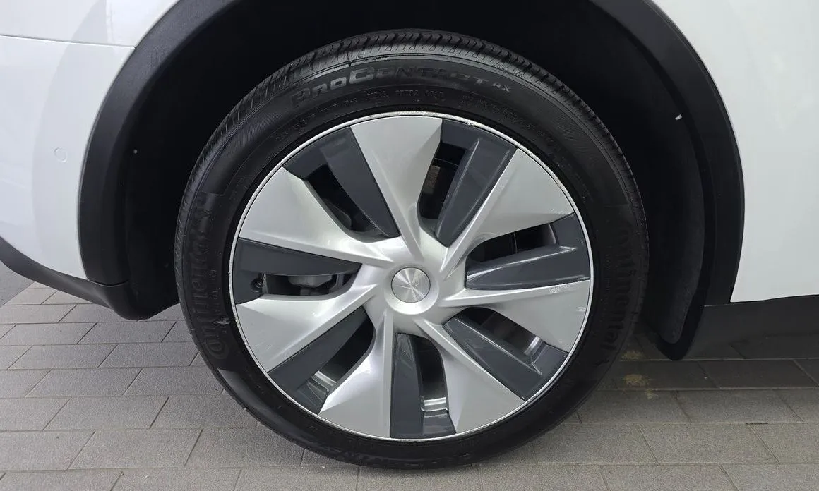 Tesla Model Y — фото 5
