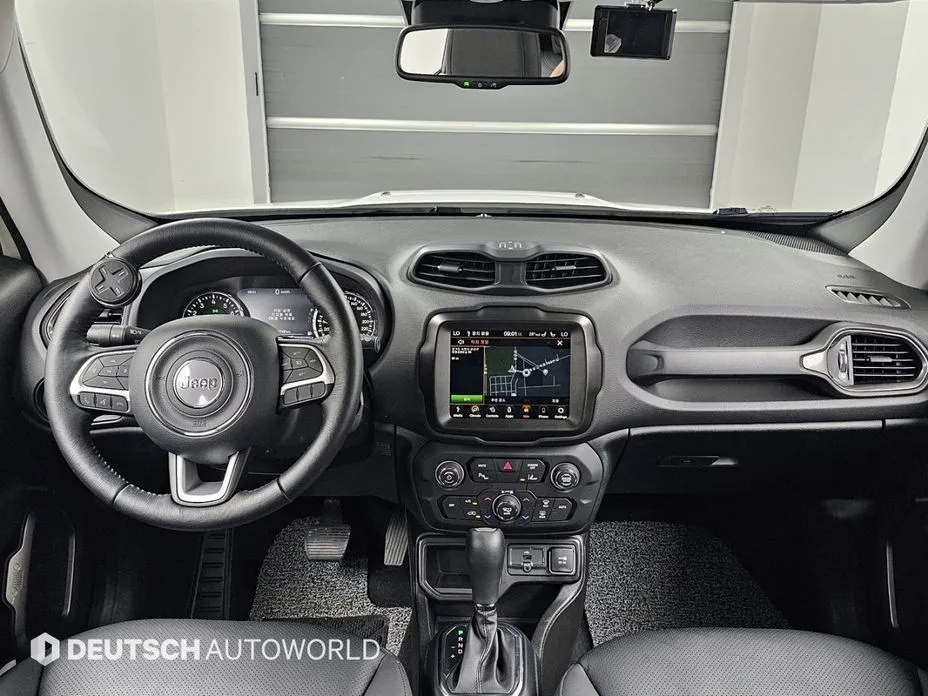 Jeep Renegade — фото 10