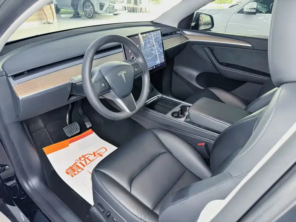 Tesla Model Y — фото 3