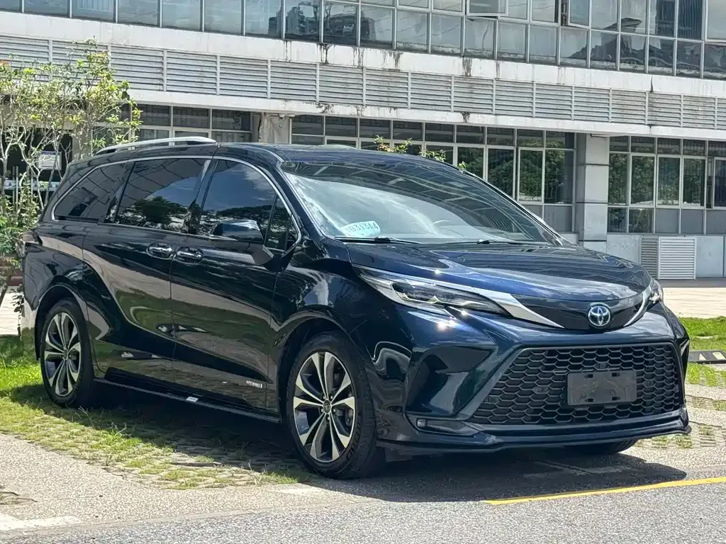 Toyota Granvia — фото 10