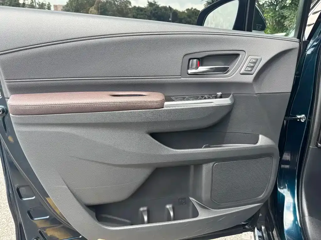 Toyota Granvia — фото 8