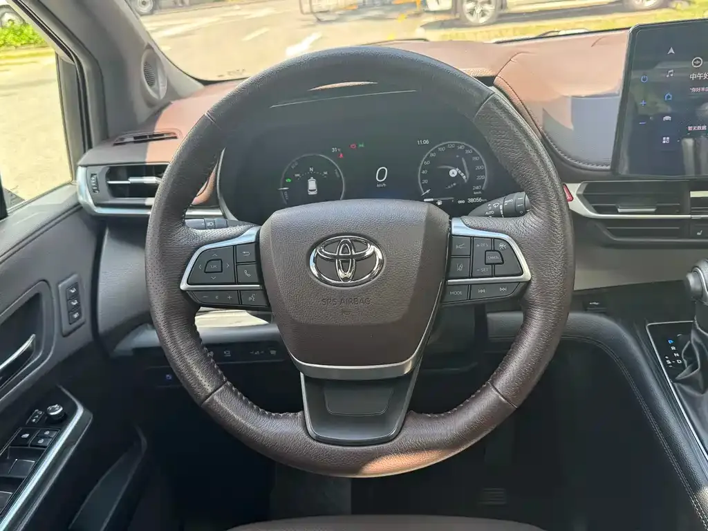 Toyota Granvia — фото 5